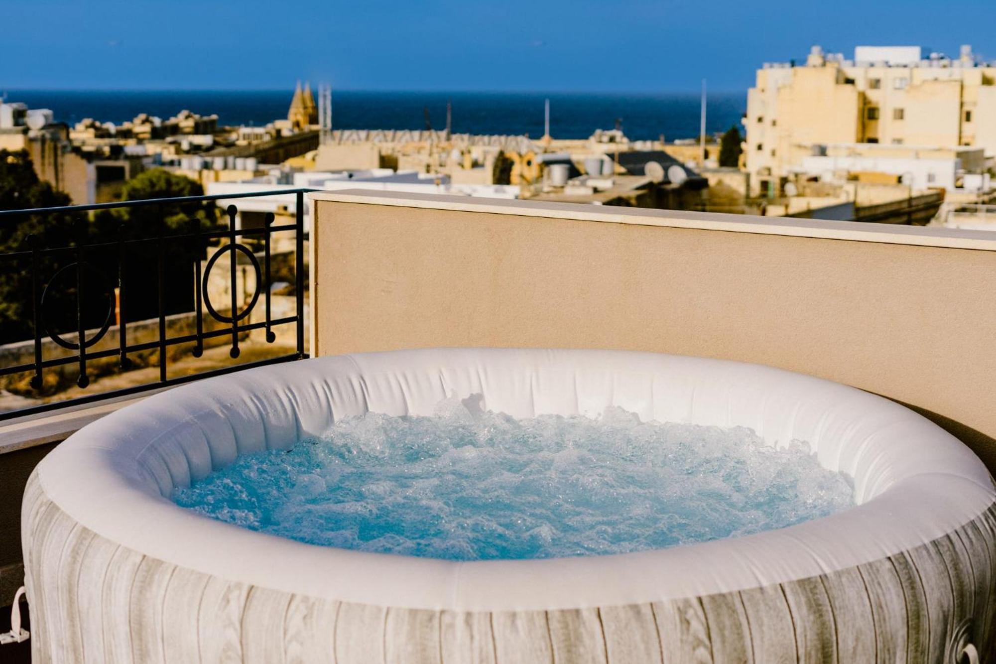 Appartement La88 Bayview Penthouse With Jacuzzi à Sliema Extérieur photo